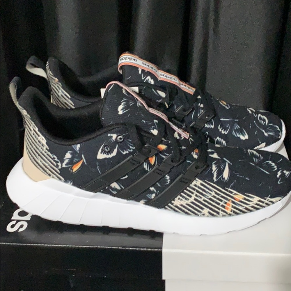 Womens Adidas Questar Flow